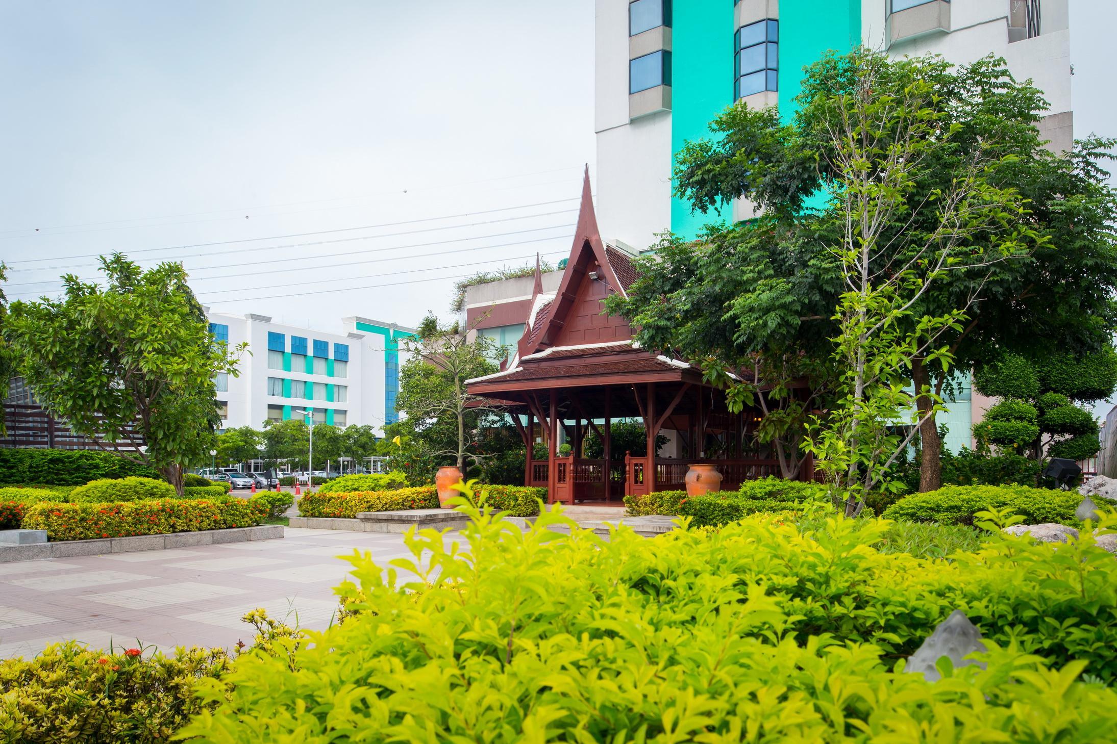 Hotel Ramada By Wyndham Bangkok Chaophya Park Zewnętrze zdjęcie